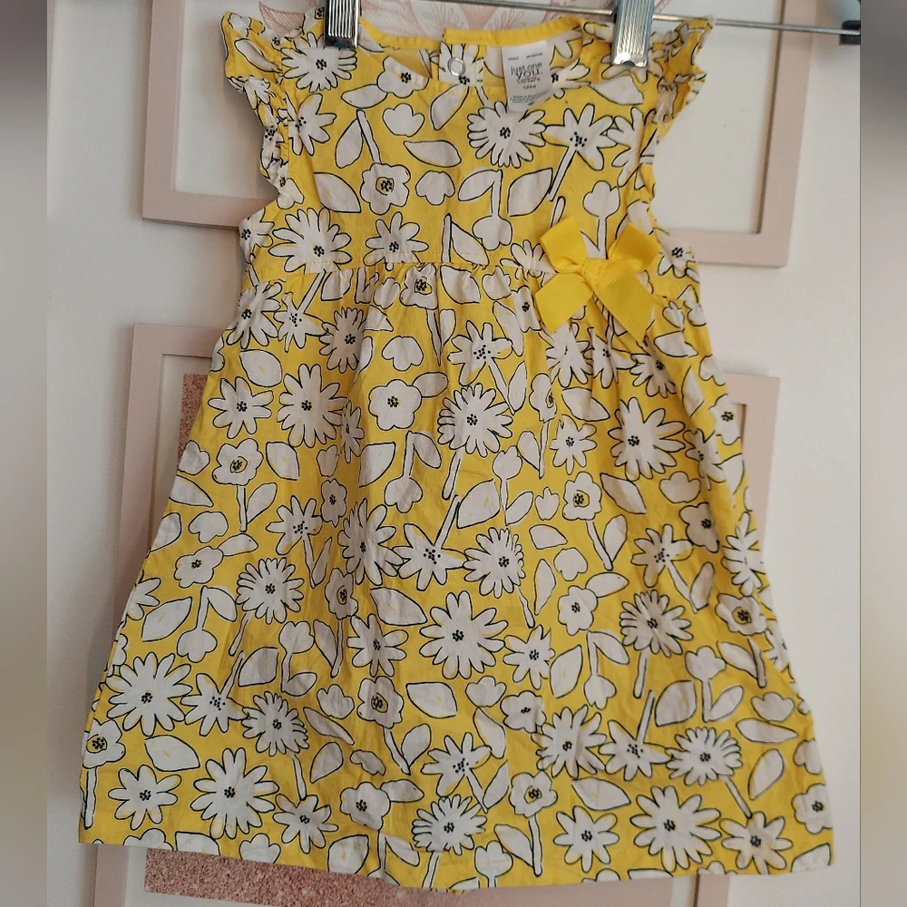 🎁 10/$25  Yellow floral dress,  12 months,  Carter's